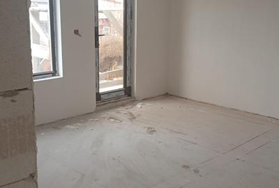 Casă cu 4 camere cu Canalizare în Lumina - 1