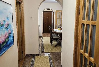 Apartament cu 4 camere decomandat, mobilat în Central