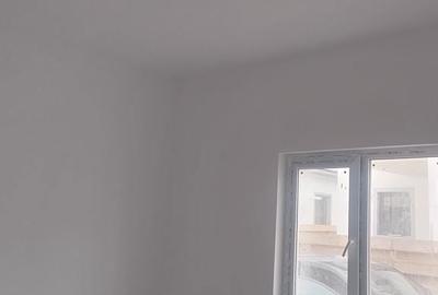 Casă cu 4 camere cu Teren 200 Mp în Central - 1