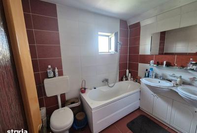 Casă cu 5 camere cu Teren 450 Mp în Hemeiuș