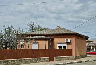 Casă cu 4 camere decomandat cu Teren 500 Mp în Central - 2