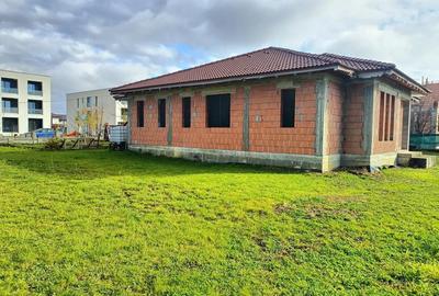 Casă cu 4 camere cu Teren 10 Mp în Unirii - 2