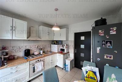 Casa cuplata.curte individuala generoasa, cu 3 camere,2 bai, P+1E+Pod, cu toate - 14