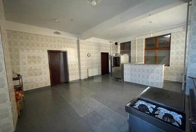 Spațiu comercial, de 618 mp, în Central - 3