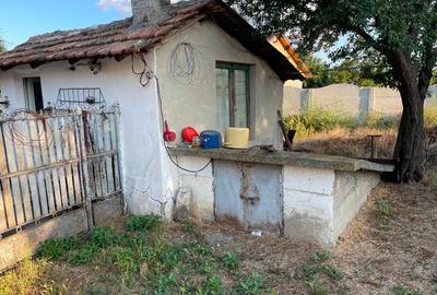 Vand casa batraneasa mobilata, anexe, beci,bucatarie de vara,supraf. tot 1600mp - 1
