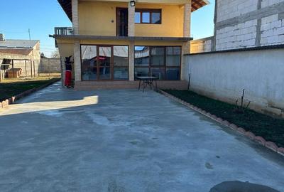 Casă cu 4 camere cu Teren 377 Mp în Central - 1