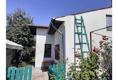 Casă individuală cu 2 camere cu Canalizare în 16 Februarie - 2