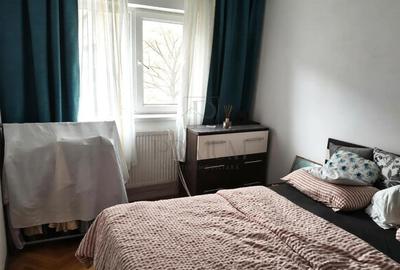 Apartament cu 3 camere semidecomandat în Lipovei