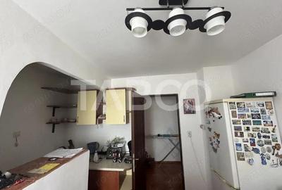 Apartament de inchiriat complet mobilat si utilat zona 1 Decembrie - 6