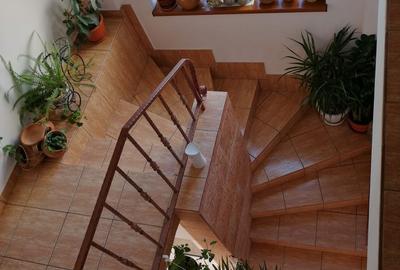 Casă cu 4 camere în Km 4 - 13