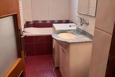 Apartament cu 3 camere semidecomandat în Medicină