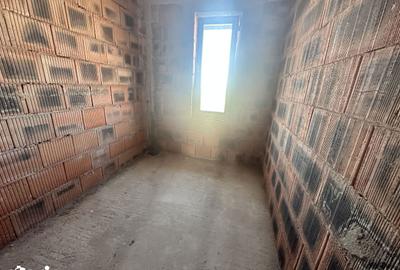 Casă cu 4 camere cu Teren 242 Mp în Central
