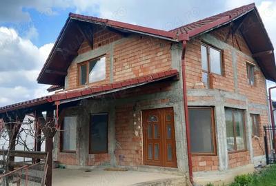 Casă cu 5 camere în Central - 2