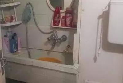 Garsonieră decomandată în Lipovei