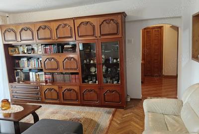 Apartament cu 3 camere zona ultracentrala Bazar confort 1 Etaj 3 S=88mp Pret: 92.000 euro - 12