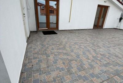 Apartament cu 3 camere, mobilat în Central - 1