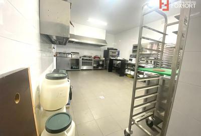 Spațiu comercial, de 140 mp, în Central - 3