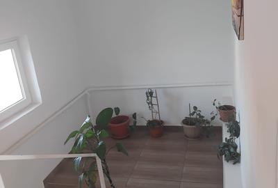 Casă cu 4 camere cu Teren 400 Mp în Km 5 - 12