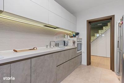 Casă cu 7 camere cu Teren 200 Mp în Colentina - 2