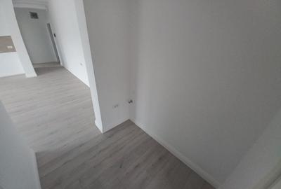 Bloc Nou. Etaj 1. Asfalt. Langa Magazine si mijloace de transport - 5