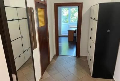 Apartament cu 2 camere decomandat, mobilat în Apărătorii Patriei