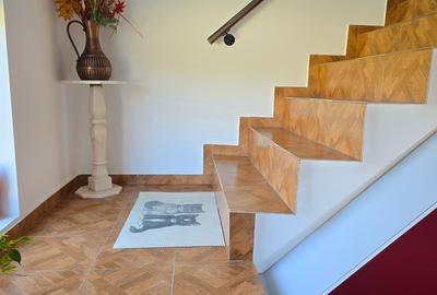 Casă cu 5 camere cu Teren 1054 Mp în Zăvoi - 8