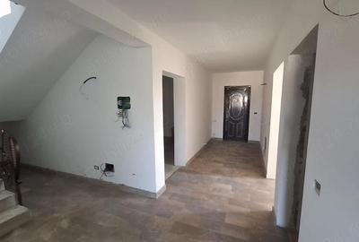 Casă cu 4 camere cu Teren 3690 Mp în Milcovul - 1