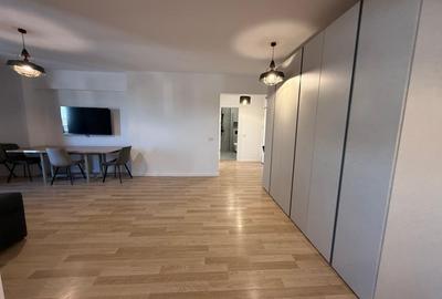 Apartament cu 3 camere semidecomandat în Km 5 - 5