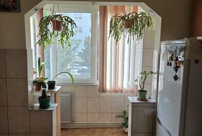 Apartament cu 2 camere decomandat în Tractorul - 2