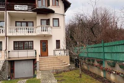 Casă cu 4 camere în Central - 2