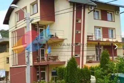 Casă individuală cu 15 camere cu Canalizare în Grigorescu - 1