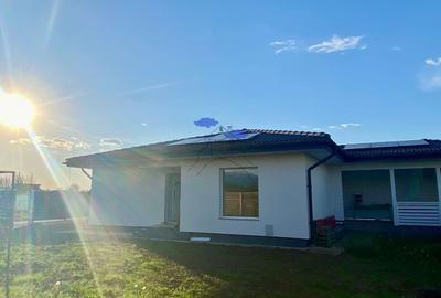 Casă individuală cu 3 camere cu Canalizare în Sânpetru - 1