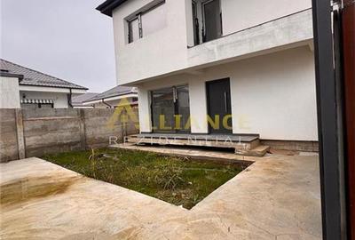 Duplex cu 4 camere cu Canalizare în Central