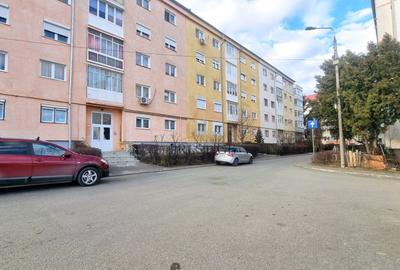 Apartament cu 3 camere decomandat, mobilat în Hipodrom 2 - 3