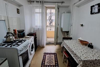 Apartament cu 4 camere decomandat în Central - 2