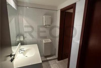 Spațiu comercial, de 164 mp, în Central - 4