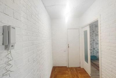 Apartament cu 2 camere decomandat în Titan