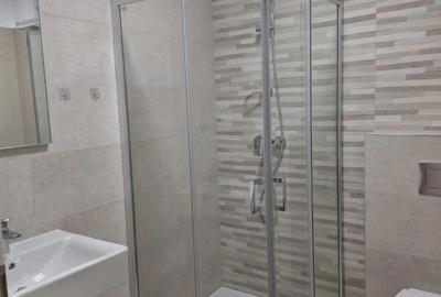 Apartament cu 3 camere decomandat în Tractorul - 3
