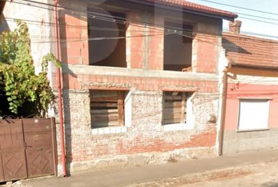 Casă cu 3 camere în Central