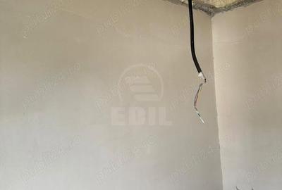 Casă cu 5 camere cu Teren 380 Mp în Luna - 2