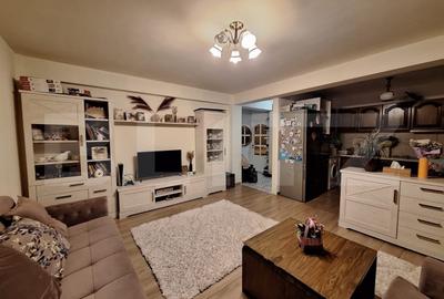 Apartament cu 3 camere semidecomandat, mobilat în Florești