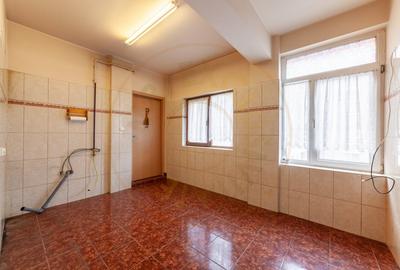 Apartament cu 3 camere decomandat în Găvana - 3
