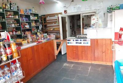 De vanzare casa sau magazin cu terasa - 1