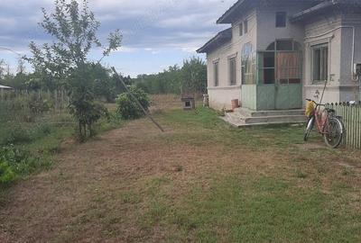 Casă cu 2 camere cu Teren 1000 Mp în Boteni - 3