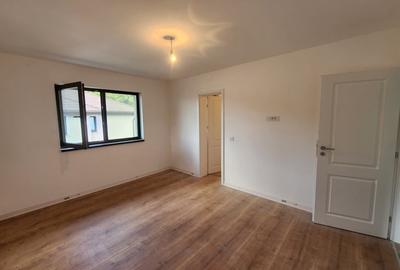 Duplex cu 4 camere cu Canalizare în Miroslava - 12
