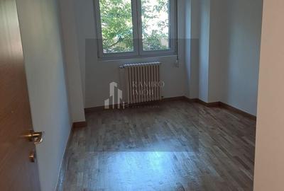 Apartament cu 4 camere semidecomandat în Unirii - 4