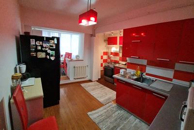 Apartament cu 3 camere decomandat în 22 Decembrie