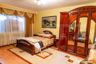 Casă cu 7 camere cu Teren 2500 Mp în Central - 13