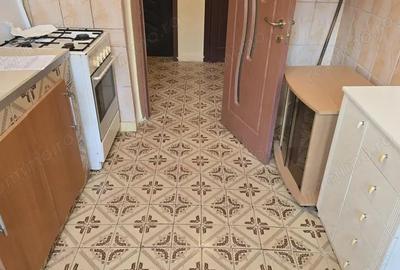 Vand apartament 3 camere cu intrari separate in Deva, zona Minerului, bloc de 4 etaje de caramida, - 5