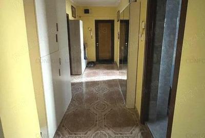 3 camere decomandat 82 mp Piata Unirii, bloc 1987
